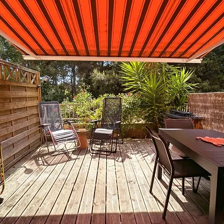 With A Quiet Garden Apartman