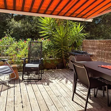 With A Quiet Garden * Saint-Mandrier-sur-Mer