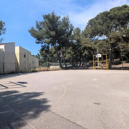 With A Quiet Garden * Saint-Mandrier-sur-Mer